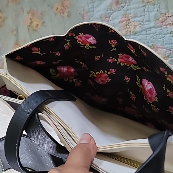 Betsey Johnson pre-love purse - Picture 4 of 6